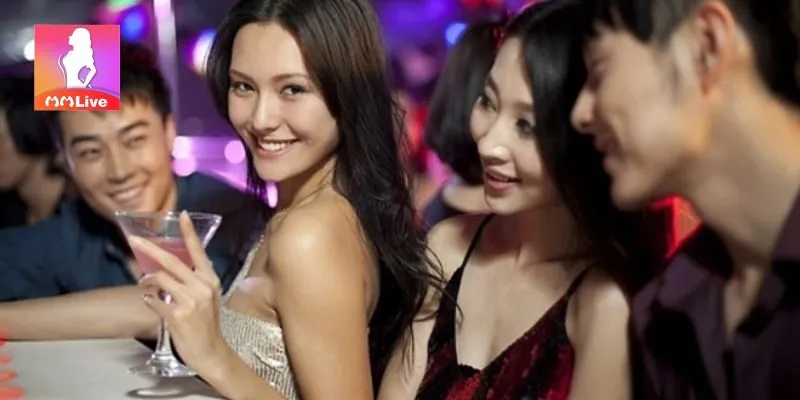 Sự đa tài của các cô nàng gái bar